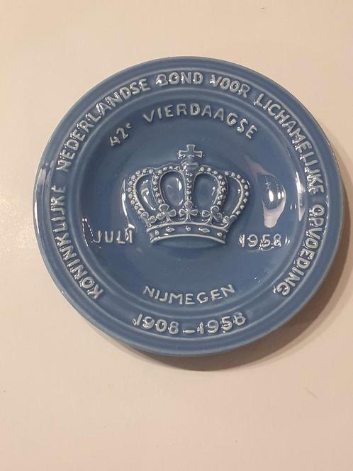 Vierdaagse bordje 1958  Nijmegen, Antiek en Kunst, Antiek | Keramiek en Aardewerk, Ophalen