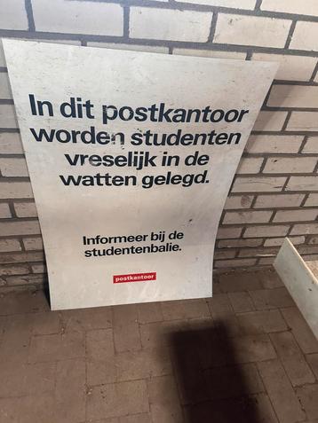 Reclame poster postkantoor beschikbaar voor biedingen