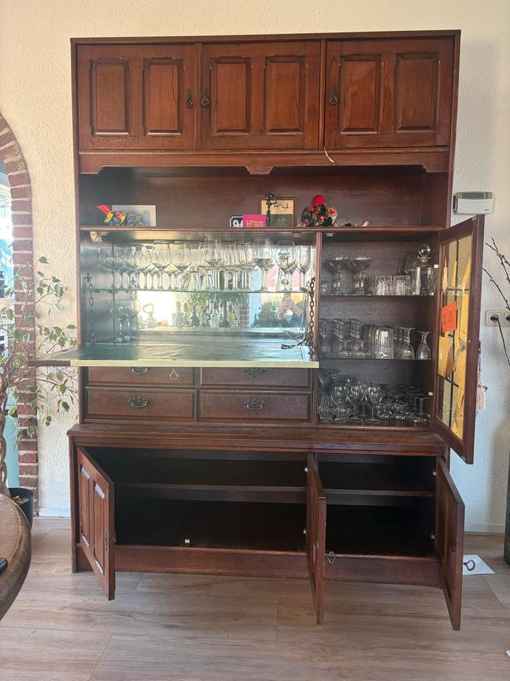 Massief houten buffetkast / vitrinekast met karakter, Huis en Inrichting, Kasten | Buffetkasten, Gebruikt, 200 cm of meer, 150 tot 200 cm