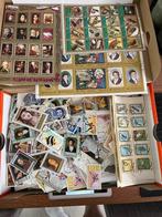 Doos 3 kilo met kilowaar vnl motief, Postzegels en Munten, Postzegels | Volle albums en Verzamelingen, Ophalen of Verzenden, Buitenland