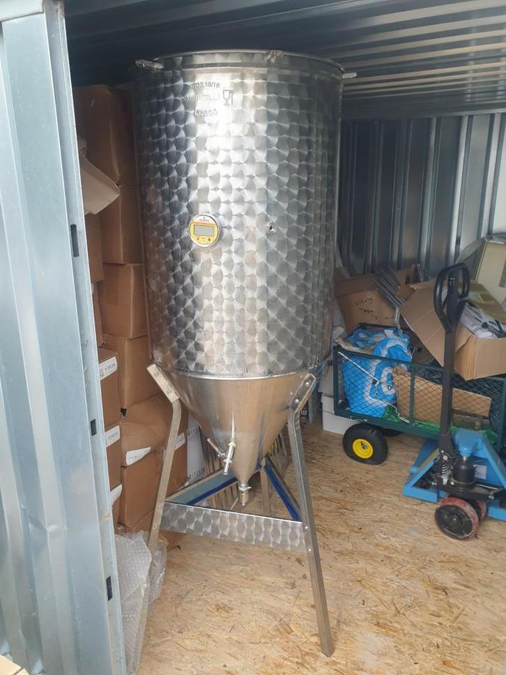 2x Tempratuur regelende conische biergistingstank  300 L, Hobby en Vrije tijd, Overige Hobby en Vrije tijd, Zo goed als nieuw