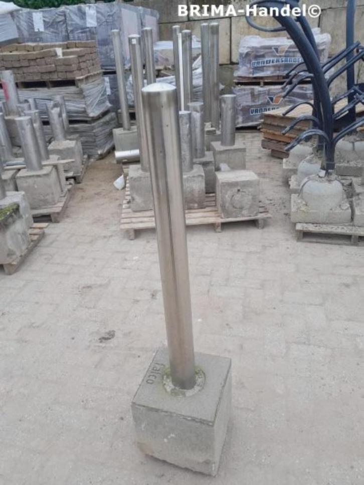 Vaste afzetpaal RVSrampaal straatmeubilair Falco op betonvoe, Tuin en Terras, Tegels en Klinkers, Gebruikt, Overige typen, Overige materialen