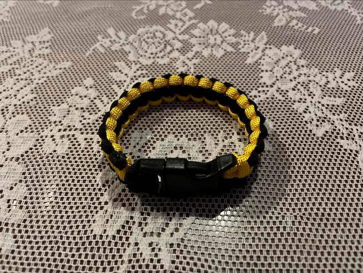 Paracord Zwart/Geel, Sieraden, Tassen en Uiterlijk, Armbanden, Nieuw, Overige materialen, Overige kleuren, Ophalen of Verzenden
