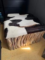 Hocker met koeienhuid en takken onderstel, Huis en Inrichting, Ophalen, Minder dan 50 cm, Rustiek, Vierkant