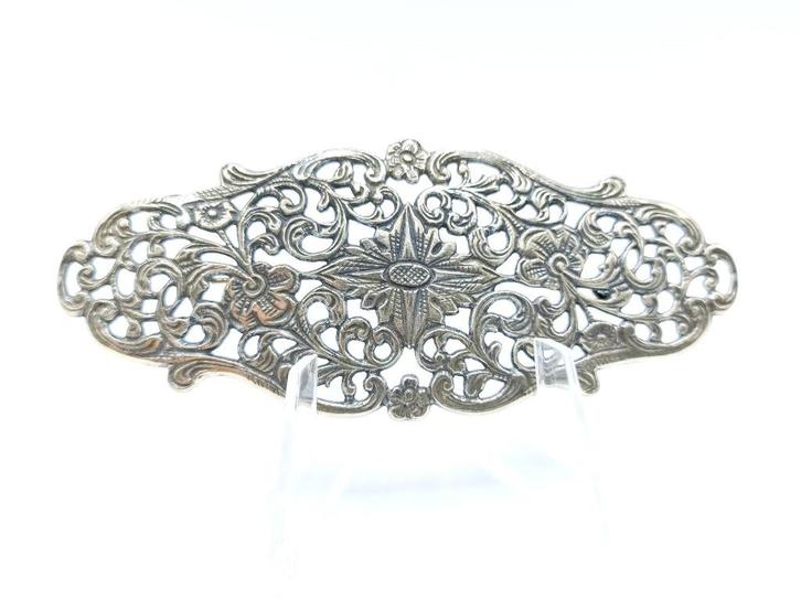 Zilveren bloembroche met krulmotieven, Sieraden, Tassen en Uiterlijk, Broches, Gebruikt, Zilver, Zilver, 7 tot 10 cm, Verzenden