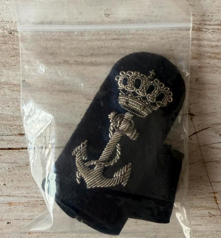 Marine Pet Embleem met Band -6, Verzamelen, Militaria | Algemeen, Marine, Embleem of Badge, Nederland, Verzenden