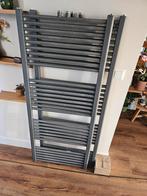 Grijze radiator, Doe-het-zelf en Verbouw, Verwarming en Radiatoren, Radiator, Minder dan 60 cm, Ophalen of Verzenden, 80 cm of meer