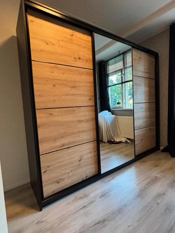 KLEDINGKAST MET TRANSPORT EN MONTAGE - afbeelding 2