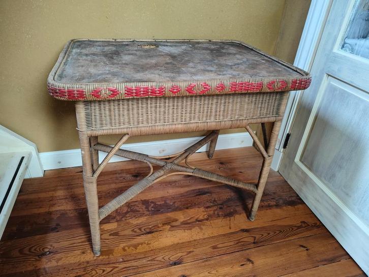 Sfeervolle rieten theetafel – rotan, jaren 50 stijl, Huis en Inrichting, Tafels | Bijzettafels, Gebruikt, Rechthoekig, 60 cm of meer