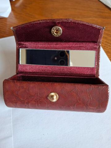 Vintage Lederen Lippenstift Doosje beschikbaar voor biedingen