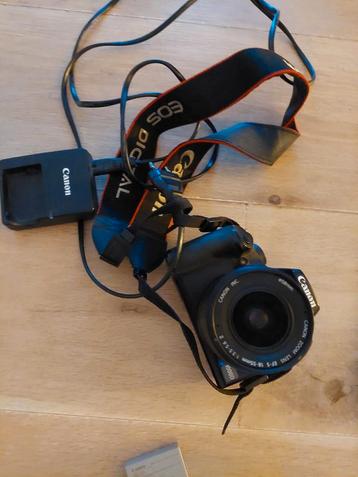 Canon D1000 digitale camera met lader en 4GB kaart beschikbaar voor biedingen