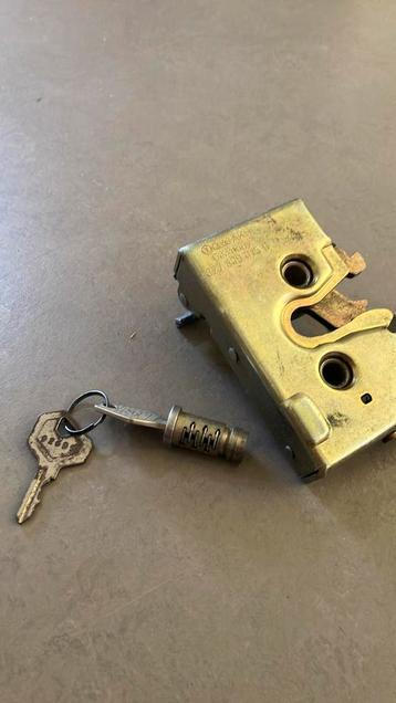 Binnenwerk portierslot met cylinder en sleutel beschikbaar voor biedingen