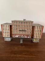 Faller hoogbouw hotel, Hobby en Vrije tijd, Wisselstroom, Wagon, Ophalen of Verzenden, Zo goed als nieuw