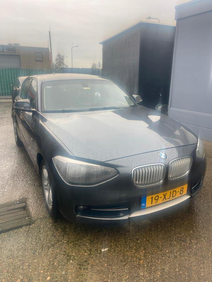BMW 1-Serie 2.0 D   5DR 2011 Grijs, Auto's, BMW, Particulier, 1-Serie, Diesel, B, Hatchback, Handgeschakeld, Geïmporteerd, Zilver of Grijs