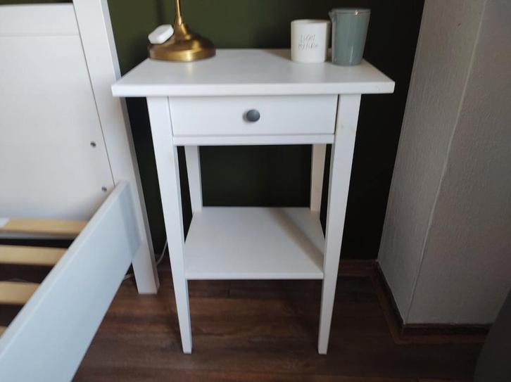 Hemnes Ikea nachtkastjes (2 stuks), Huis en Inrichting, Slaapkamer | Nachtkastjes, Gebruikt, Minder dan 45 cm, Ophalen