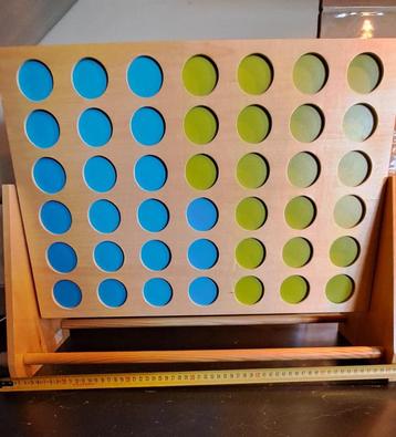 groot 4-op-een-rij spel beschikbaar voor biedingen