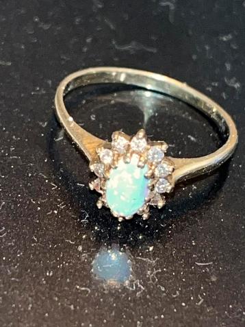 Prachtige 9 krt gouden ring (natuurlijke) opaal & diamantjes beschikbaar voor biedingen