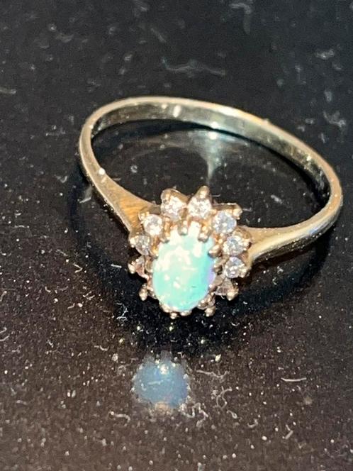Prachtige 9 krt gouden ring (natuurlijke) opaal & diamantjes, Sieraden, Tassen en Uiterlijk, Ringen, Zo goed als nieuw, Dame, 17 tot 18