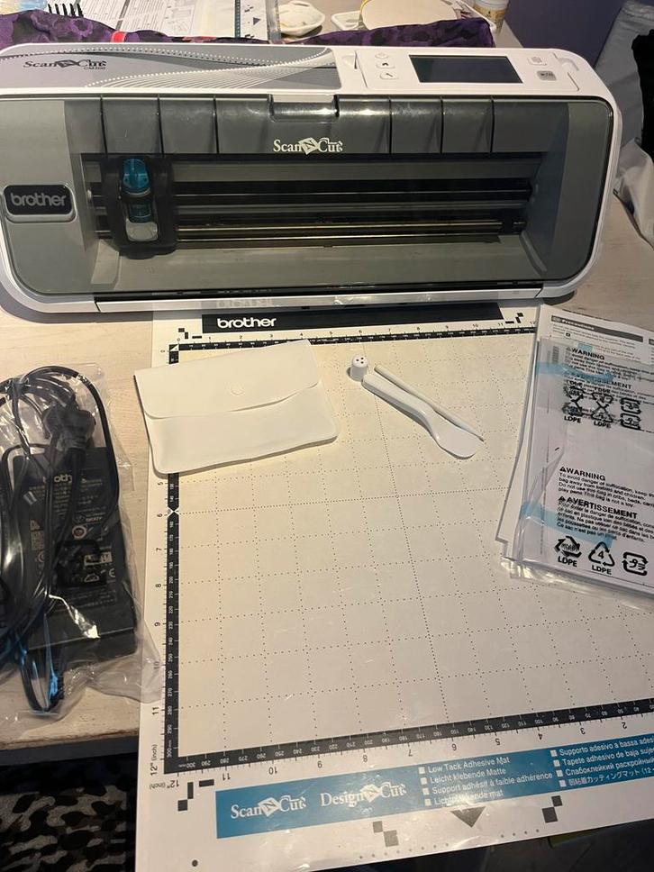 Scan N Cut CM300 incl. Vele accessoires, Hobby en Vrije tijd, Overige Hobby en Vrije tijd, Gebruikt, Ophalen