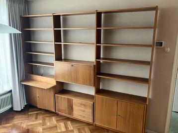 Lundia kast vintage teak fineer jaren 60 midcentury €365 beschikbaar voor biedingen