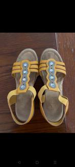 Gele Rieker sandalen met siersteentjes - Maat 39, Kleding | Dames, Schoenen, Verzenden, Geel, Sandalen of Muiltjes, Zo goed als nieuw
