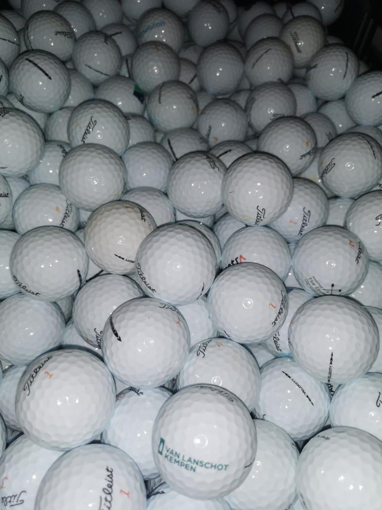 Titleist velocity golfballen AAAA kwaliteit 50 stuks, Ophalen of Verzenden, Zo goed als nieuw, Bal(len)