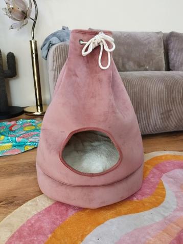 Designed by lotte kattenhuis roze beschikbaar voor biedingen