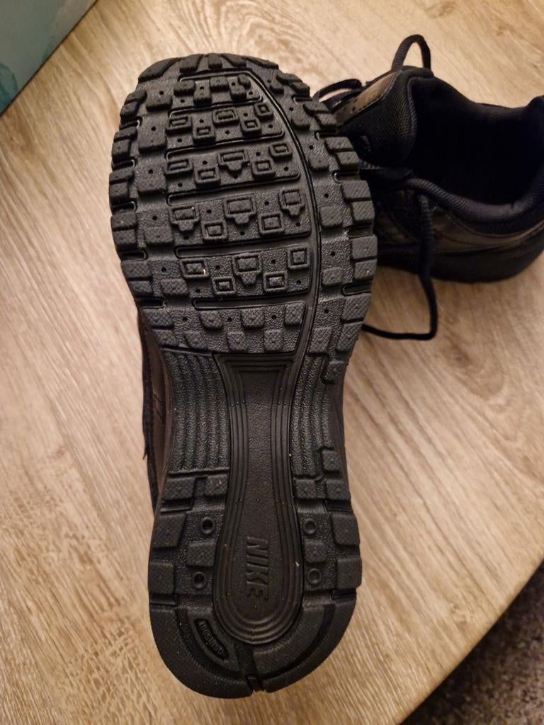 Zwarte nike p6000 maat 35, Nieuw, Ophalen of Verzenden, Nike, Jongen of Meisje