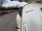 Vespa Primavera '946 Dior look', Fietsen en Brommers, Scooters | Vespa, Benzine, Overige modellen, Maximaal 45 km/u, Zo goed als nieuw