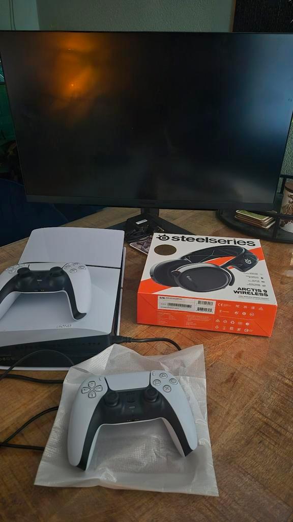 PS5 + 2 Controllers, Headset & 4K 180Hz Monitor, Spelcomputers en Games, Spelcomputers | Sony PlayStation 5, Ophalen of Verzenden