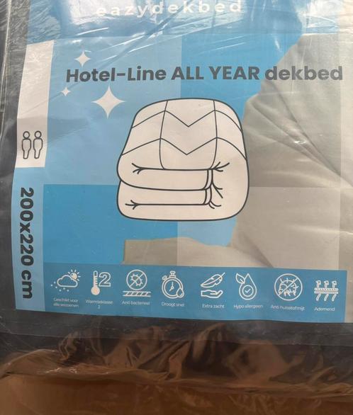 2x Zwart Eazy hoesloos&wasbaar dekbed 200x220., Huis en Inrichting, Slaapkamer | Beddengoed, Nieuw, Deken of Dekbed, Tweepersoons