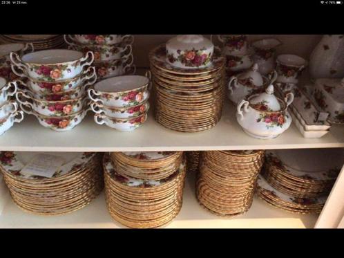 Royal albert OLD COUNTRY ROSES VEEL SERVIES !!, Verzamelen, Porselein, Kristal en Bestek, Zo goed als nieuw, Ophalen