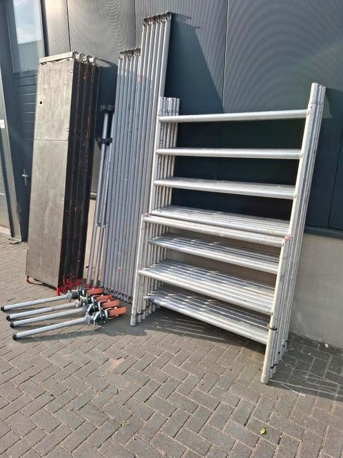 Altrex rolsteiger RS5, 135x245, werkhoogte 8,20 mtr ,zgst., Doe-het-zelf en Verbouw, Steigers, Zo goed als nieuw, Rolsteiger of Kamersteiger