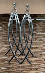 Strakke moderne oorhangers staal, Overige materialen, Hangers, Ophalen of Verzenden, Zo goed als nieuw