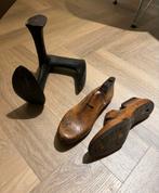 Schoenmakersleest en aambeeld, Ophalen