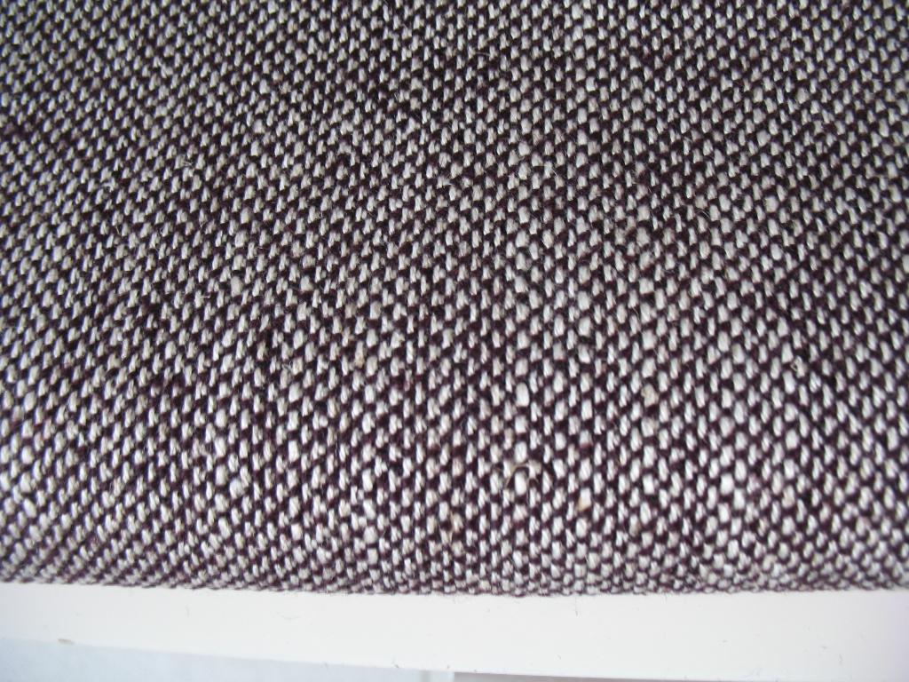 STOF VOOR DESIGN: Kvadrat auberginepaars+creme meubelstof, Hobby en Vrije tijd, Stoffen en Lappen, Wol, 120 cm of meer, Paars