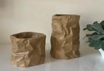 2 paperbag bloempotten of vazen, Overige kleuren, Aardewerk of Porselein, Ophalen of Verzenden, Zo goed als nieuw