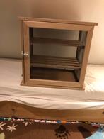 Houten kastje met gaas// voorraadkast met gaas, Ophalen