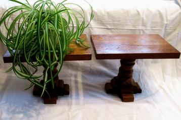 Vintage twee massief eikenhouten bijzettafeltjes, jaren 1970 beschikbaar voor biedingen