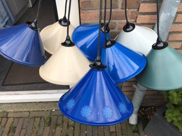 Wij hebben ze weer! Brocante Hanglampjes in Diverse kleuren. beschikbaar voor biedingen