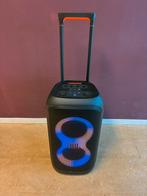 Te huur: JBL Partyspeaker 320 - Inclusief 2 JBL microfoons., Ophalen, Zo goed als nieuw, Verjaardag