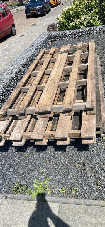 Gratis 4 grite pallets beschikbaar voor biedingen