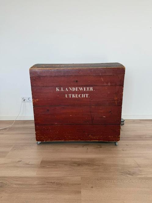 Antieke houten dekenkist op wieltjes, Huis en Inrichting, Woonaccessoires | Kisten, Zo goed als nieuw, 50 tot 75 cm, 50 tot 75 cm