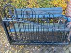 Twee sierlijke zwarte hekdelen (zonder palen), Tuin en Terras, Tuinhekken en Hekwerk, Ophalen, Gebruikt, IJzer, Sierhekwerk