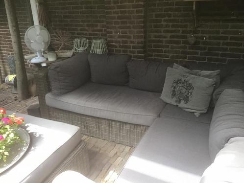 Loungebank grijs met hocker, Tuin en Terras, Tuinsets en Loungesets, Gebruikt, Loungeset, Kunststof, 5 zitplaatsen, Bank, Hocker