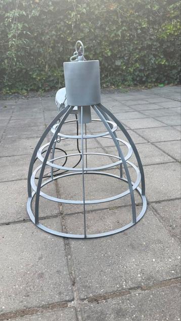 Industriële draadlamp – Stoer & open design beschikbaar voor biedingen