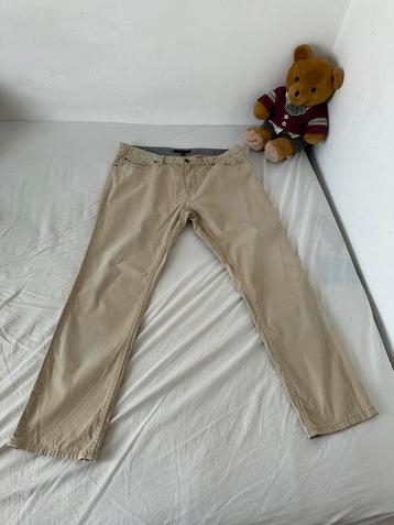 Tommy Hilfiger chino beschikbaar voor biedingen
