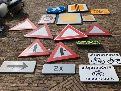 Verkeersbord diverse borden flespaal klem NostalgieLEES EVEN, Verzamelen, Overige Verzamelen, Zo goed als nieuw, Ophalen