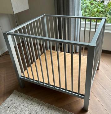 Bobita licht grijze verstelbare box beschikbaar voor biedingen