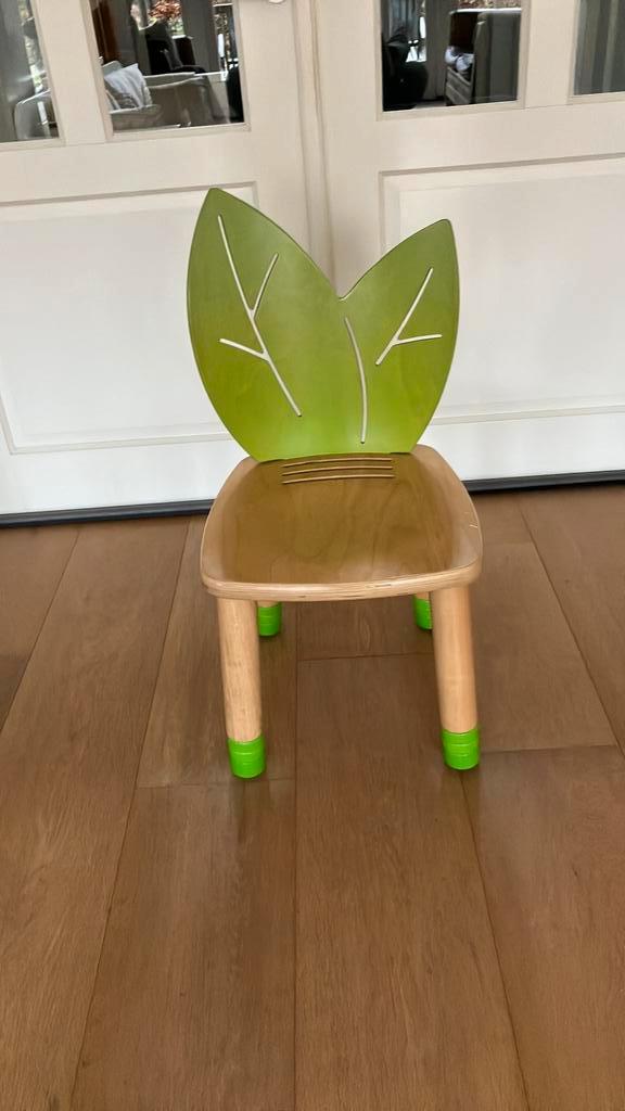 Design houten 3demsionale kinderstoel met bladvorm, Huis en Inrichting, Stoelen, Zo goed als nieuw, Eén, Bruin, Ophalen